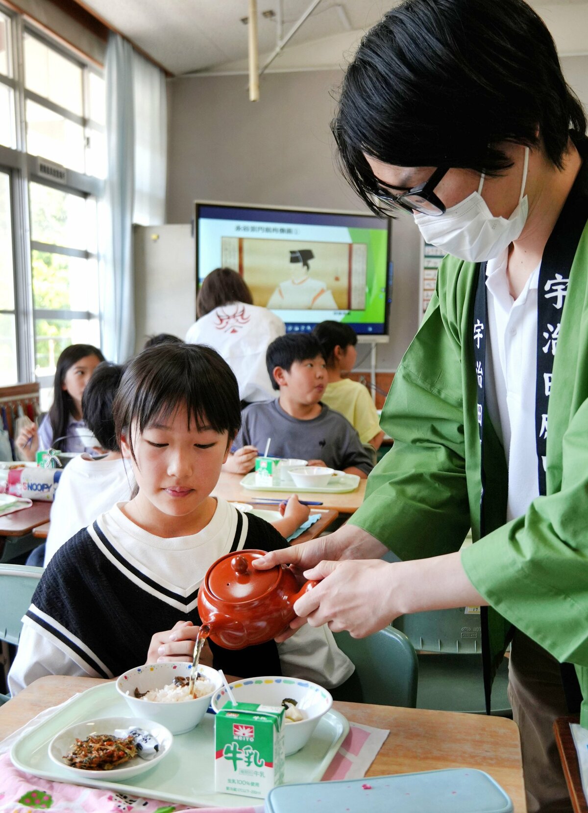 "Ochazuke School Lunch" Appears at Two Elementary Schools in Southern Kyoto; In the Town That Produced the "Father of Japanese Green Tea," Students Reflect on the Local Great Figure