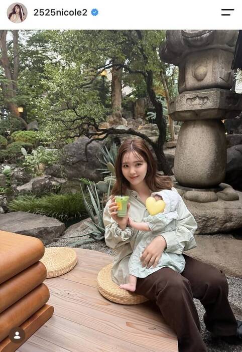 「家族で抹茶コーデ」第１子出産の藤田ニコルが母娘ショット「優しいママの顔」「おててとあんよカワイイ」の声 (スポーツ報知) - Yahoo!ニュース