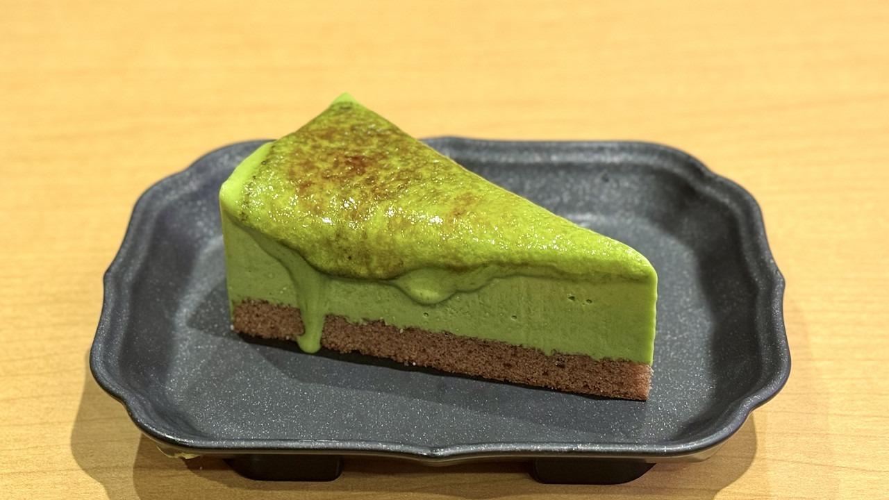 [Sushiro] Kyoto's long-established tea shop 'Morihan' collaboration: tasting a matcha rare cheesecake brûléed just before serving (Elena Minamimori)