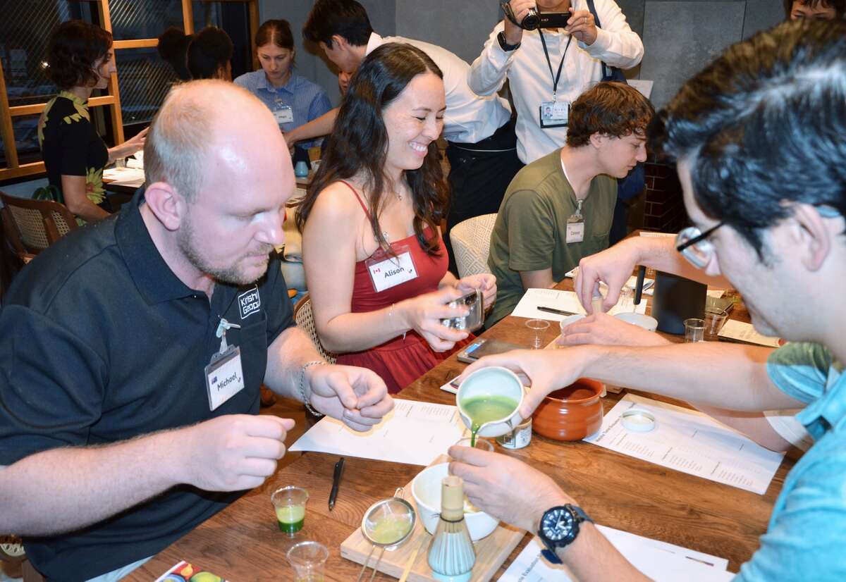Kagoshima Matcha Tasting Introduces Prefectural Product to Foreign Residents